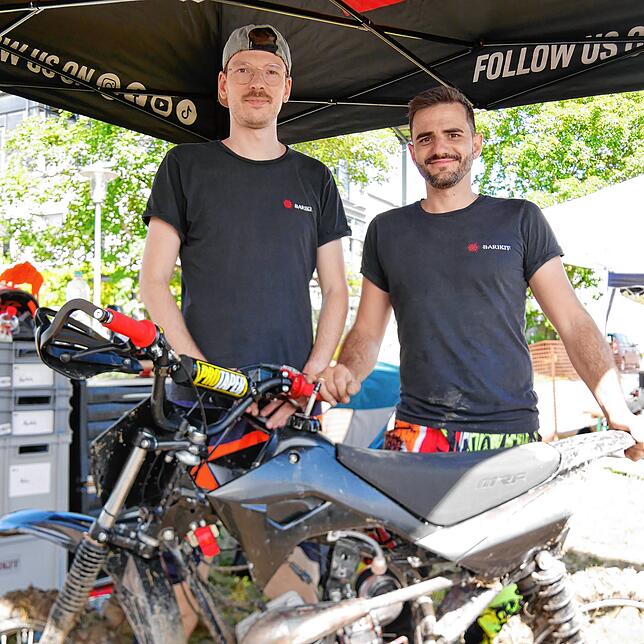 Marco Kamenzin und Hugo Fischer fahren häufiger Mofarennen mit ihrem Zündapp Hai.