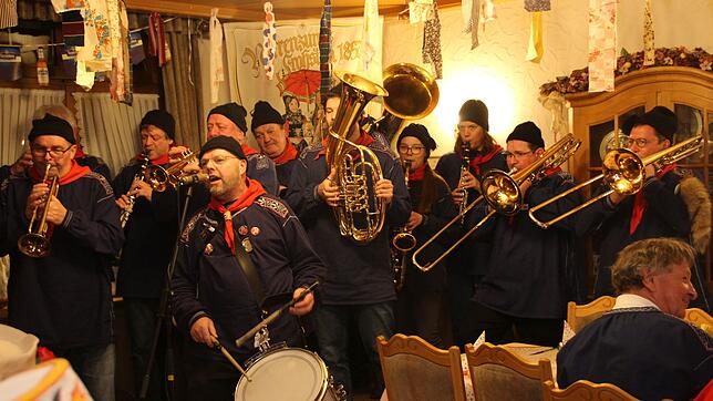 Bild : D‘ Eschinger Fasnet goht los: Beste Stimmung bei der Finanzsitzung