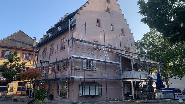 Vor der Neueröffnung des &bdquo;Storchehus&ldquo; stehen noch Renovierungsarbeiten an. Seit Mittwoch ist das historische Gebäude deshalb ...