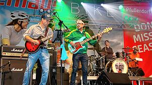 Die Band „Blues Vaccine“ tritt bei der Premiere von „Lakeside Wheels & Needles“ im Seepark in Pfullendorf auf, hat aber noch kein Geld ...