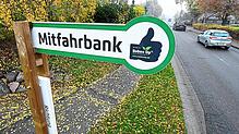 Weil die Zahl der Busverbindungen in Neukirch sich reduziere, komme den Mitfahrbänken eine größere Bedeutung zu, hieß es im ...