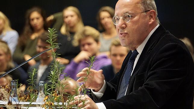 Mit Gregor Gysi spricht einer bekanntesten deutschen Politiker beim Neujahresempfang am 12.&nbsp;Januar 2020 in der Stathalle. Bild: dpa