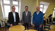 Mit dem Konzert am 13. Dezember endet die Tätigkeit von Stadtmusikdirektor Rudolf Barth (rechts) in Geisingen. Nachfolger ist der ...