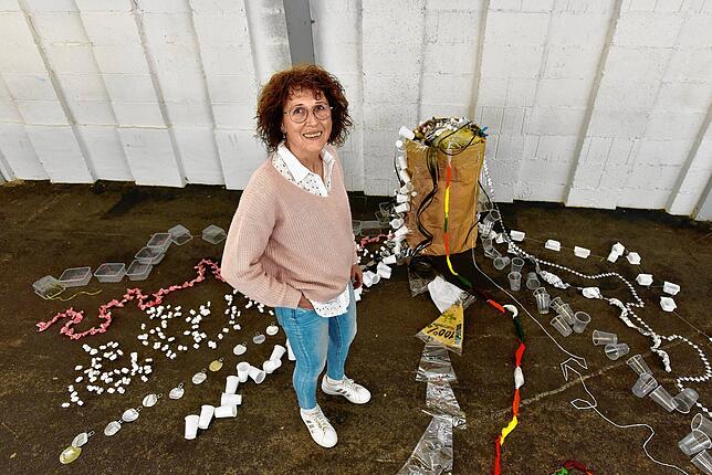 „Füllhorn 2.0 oder 1,5 Grad“ nennt Gabriele Herb ihr allerneustes Werk, bei dem sie Kunststoffmüll-Fundstücke zu einer raumgreifenden ...