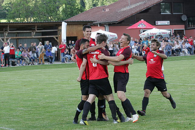 Bild 19: Dramatisches 2:1 gegen SV Berau: FC Hochrhein ist Meister &ndash; wir haben die Bilder!