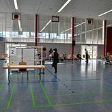 Drei Teststraßen wurden in der Seeblickhalle aufgebaut. Der Test selbst ging schnell. Nach 15 Minuten gab es dann das Ergebnis.