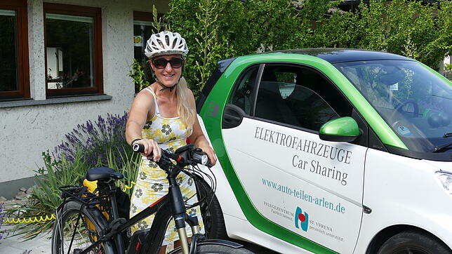 Dagmar Eisenhart hat sich bereits vor drei Jahren von dem Besitz eines eigenen Autos befreit. Meist fährt sie mit dem Elektrofahrrad, ...