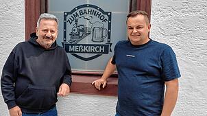 Vor knapp einem halben Jahr gab Melanie Roth „Mellis Holzwurm“ auf. Die Pächter und Geschäftspartner Saban Iris (links) und Benjamin ...