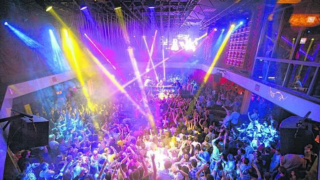 Bei der Chaos-Abiparty vorige Woche im Top 10 gab es mehr Gedränge vor der Diskothek als drinnen, wie hier auf dem Archivbild einer ...