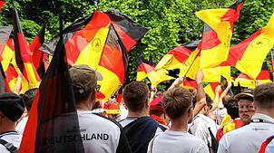 Die deutschen Fans sind heiß auf das EM-Viertelfinale gegen Spanien.