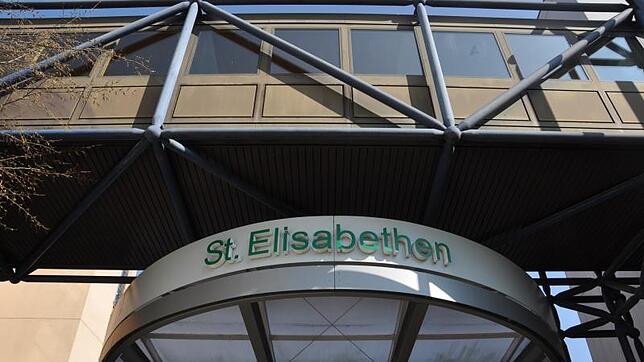Zum 1. Januar 2018 soll das St. Elisabthen-Krankenhaus rechtlich ein Teil der Kreiskliniken werden. Bild: Gra