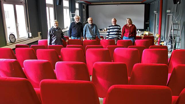 Im neuen Guckloch-Kino stecken bereits jetzt 1700 Arbeitsstunden drin. Zahlreiche freiwillige Helfer haben mit angepackt. Am ...