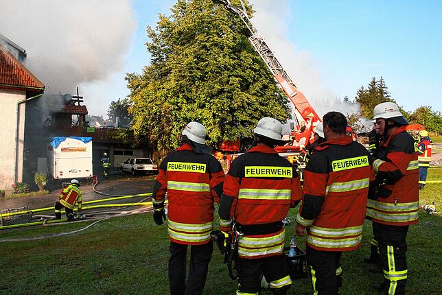 Bild 1: Hofbrand in Bergalingen: Bilder vom Einsatz der Feuerwehr