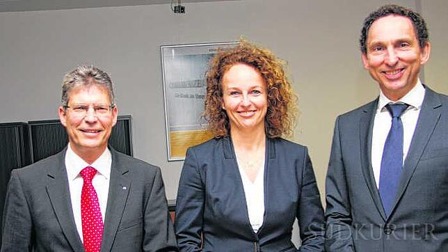Sie sind mit dem Geschäft der Commerzbank in der Region Friedrichshafen zufrieden: Friedrichshafens Filialdirektor Werner Steinhauser, ...