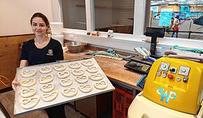 Die Bäckerei Heimatliebe kündigt an, künftig die besten Brezeln vom Bodensee zu backen. In der neuen Backstube im Seerheincenter stellt ...