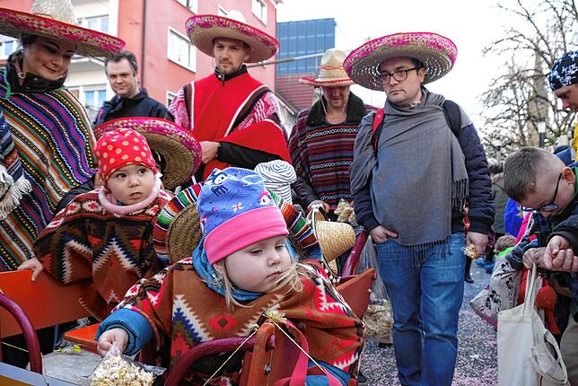 Bild 24: Bilder vom großen Fasnet Samschdig-Umzug der Poppele-Zunft (2)