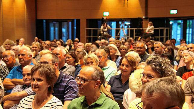 Gut besucht war die SÜDKURIER-Podiumsdiskussion zur OB-Wahl Waldshut-Tiengen in der Stadthalle Waldshut am 5. Juli 2023 mit den ...