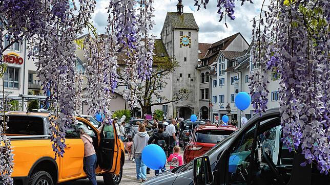 Wunderschönes, frühlingshaftes Wetter herrschte beim verkaufsoffenen Sonntag und Autotag in Waldshut. Hunderte von Besuchern nutzten das ...