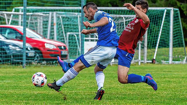 Vor dem Comeback: Torjäger Adelin Oborocianu vom SV Stühlingen – links auf unserem Archivbild in der Partie bei der SG ...