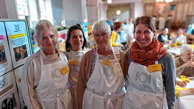 Bettina Erdeljan, Karin Huber, Karin von der Bruck und Ileana Rupp sind für die Bedienung der Gäste zuständig.