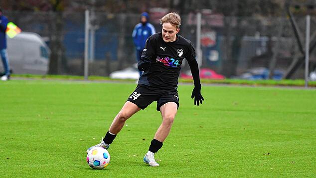 Last-Minute-Treffer: In der Nachspielzeit war Kevin Etienne für den FC Wittlingen zur Stelle und erzielte den 3:2-Siegtreffer im Derby ...