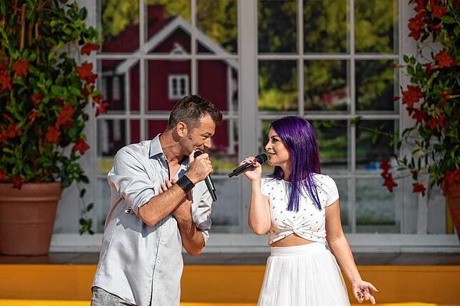 Achim Petry bei der ARD-Schlagersendung „Immer wieder sonntags“ im August 2025 mit Bianca Holzmann. Bald ist Petry bei „Promi Big ...