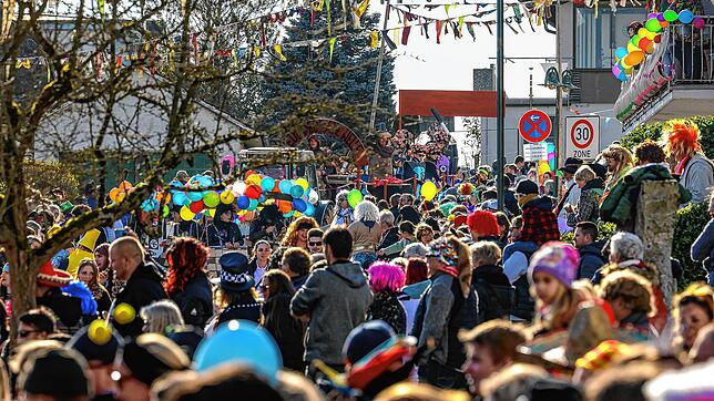 Dicht gedrängt: Mehrere tausend Menschen lockt der Höri-Umzug nach Horn.