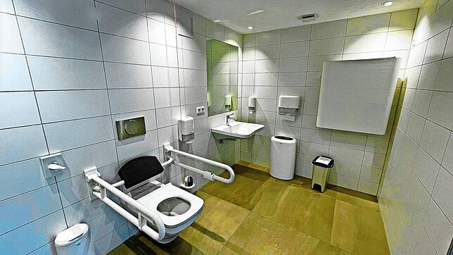 Eine geräumige Behindertentoilette gibt es bereits bei Birgit‘s Bistro im Schonacher Haus des Gastes. Bild: Börsig-Kienzler