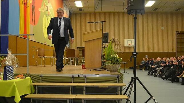 Nach 16 Jahren trat Bürgermeister Volker Jungmann von der kommunalpolitischen Bühne des Klettgaus. Bild: Güntert