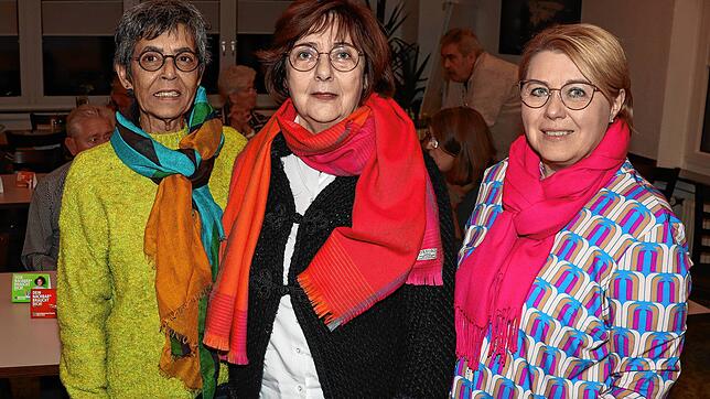 Im Siedlerheim stellten Gabriele Glocker vom Seniorenbüro, Einsatzleiterin Brigitte Stadler-Schmid und Seniorenbüro-Mitarbeiterin Andrea ...