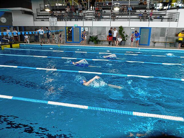 Bei Wettkämpfen, wie hier vom Schwimmclub Villingen, ist das Hallenbad in Villingen für den öffentlichen Badebetrieb gesperrt. ...