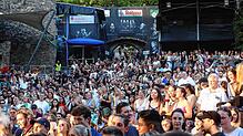 Jahr für Jahr lockt das Hohentwielfestival tausende Besucher auf den Singener Hausberg – wie auf diesem Bild im vergangenen Jahr. ...