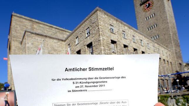 Stimmzettel zur Volksabstimmung über das umstrittene Bahnprojekt Stuttgart 21