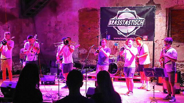 Bei der Soundfabrik 2023, dem Jahreskonzert des Blasorchesters Unterlauchringen, traten der Musikverein Erzingen, die Blech Buddies ...