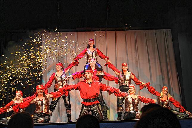 Gekonnt: Die Piratenbräute, die sich bei der Jubiläumsshow im Tiengener Ali-Theater in Bestform präsentierten.