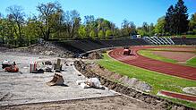 Im Bodensee-Stadion wird im April 2024 eifrig gearbeitet. Die Sanierungsmaßnahmen sollen pünktlich zum Campus-Festival fertiggestellt sein.