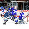 Die Schwenninger Wild Wings mit Johannes Huß (Bildmitte) verloren gestern Abend gegen die Mannheimer Adler.