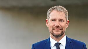 Luca Prayon, Landrat des Bodenseekreises, wehrt sich gegen Vorwürfe, die medizinische Versorgung und die Kliniken sein ihm und dem ...