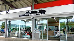 Der einladende Eingang des Autohauses Stittmatter in Hohentengen. Ein geräumiger, freundlicher Empfang für alle Kunden und Interessenten.