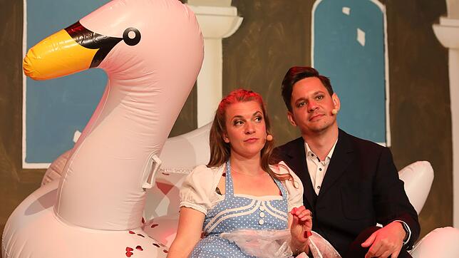 Oliver Hanser Mariele Fischer (gespielt von Christiana Gondorf) und Hans Hechtinger (Dominik Werner) beim Musical „Die Fischerin vom ...