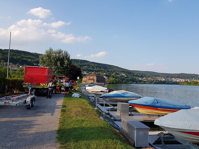 Zu einem Badeunfall im Rhein kam es am 24.&nbsp;Juni auf der Schweizer Seite. Auch die DLRG und due Feuerwehr aus Waldshut-Tiengen ...