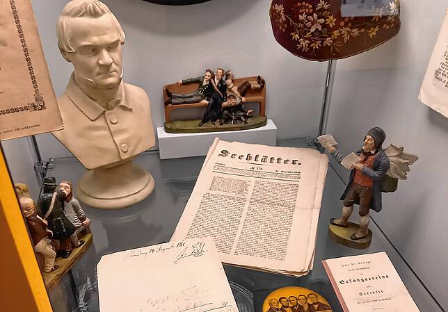 Durch politisch liberale Druckerzeugnisse wie die &bdquo;Seeblätter&ldquo; (Mitte) befruchteten Schweizer Verleger aus den grenznahen ...