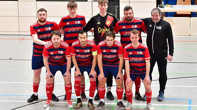 SC Niederhof/Binzgen Futsal: 
Hinten von links: Julian Ernst, Jannis Langendorf, Niklas Frey, Steffen Birlin, Coach Karl-Heinz Peter ...