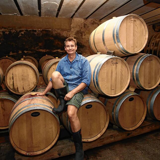 Es gibt noch viel zu tun, bis der Wein in diesen Fässern gelagert wird. Aber Stephan Düringer freut sich schon, denn &bdquo;es wird ein ...