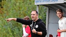 Trainer Thomas Haag und der SV Deggenhausertal können nach dem 3:0 über Rielasingen-Arlen II wieder etwas zuversichtlicher in die ...