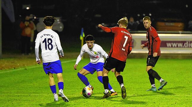 Bild : Unsere Bildergalerie der Landesliga-Partie zwischen dem FC Singen 04 und dem FC Königsfeld