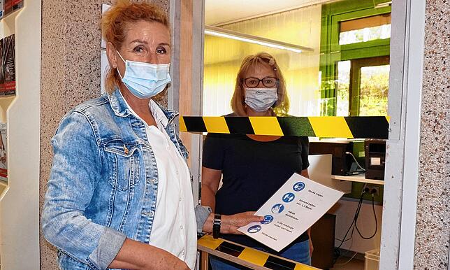 Kontaktreduzierung: Astrid Jehle, Leiterin der Waldtor-Schule Waldshut, vor dem abgesperrten Zugang zum Sekretariat, in dem Gertrud ...