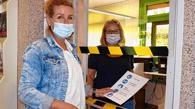 Kontaktreduzierung: Astrid Jehle, Leiterin der Waldtor-Schule Waldshut, vor dem abgesperrten Zugang zum Sekretariat, in dem Gertrud ...