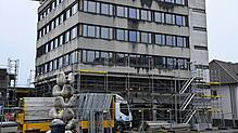 So langsam wird die Sanierung am St. Georgener Rathaus deutlich sichtbar. Der graue Betonklotz wird derzeit eingerüstet. Innen dauern ...
