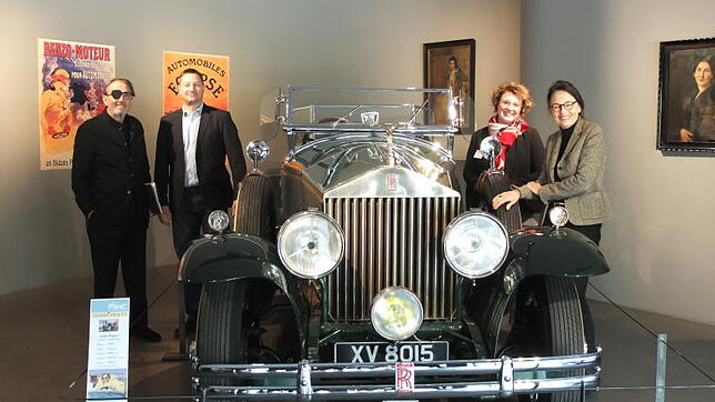 Groß und schwer kommt dieser Rolls Royce daher, zierlich ist nur die Frau auf der Kühlerhaube. Hermann Maier, Christoph Karle, Romy ...